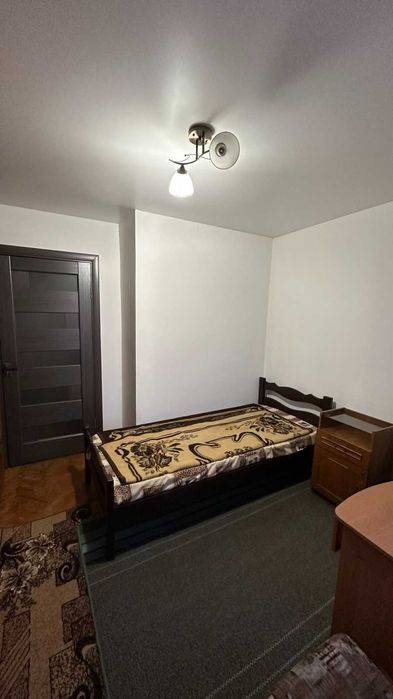 Здається окрема кімната у 3 к.кв Симоненка, 13.Метро(63)