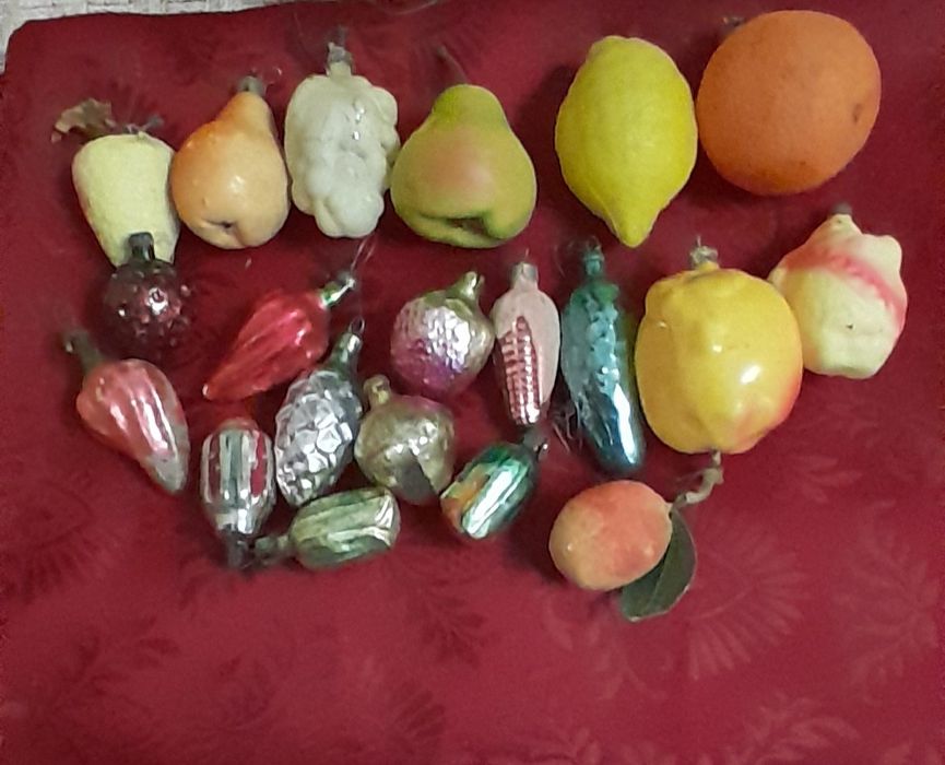 Продам игрушки,стекло старые