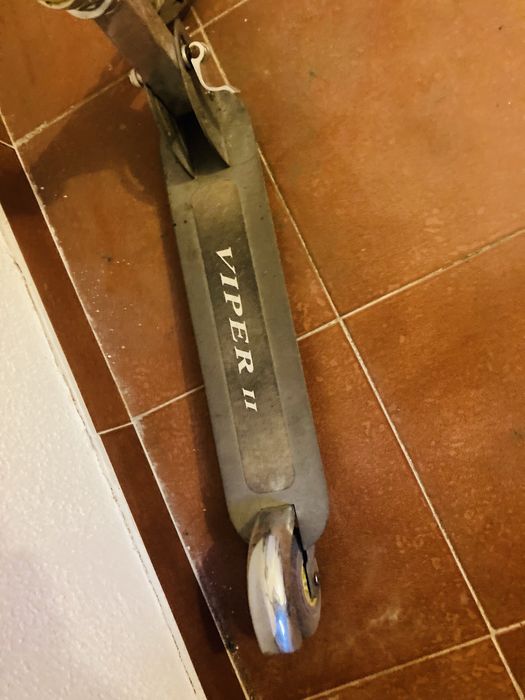 Trotinete antiga precisa de reparação