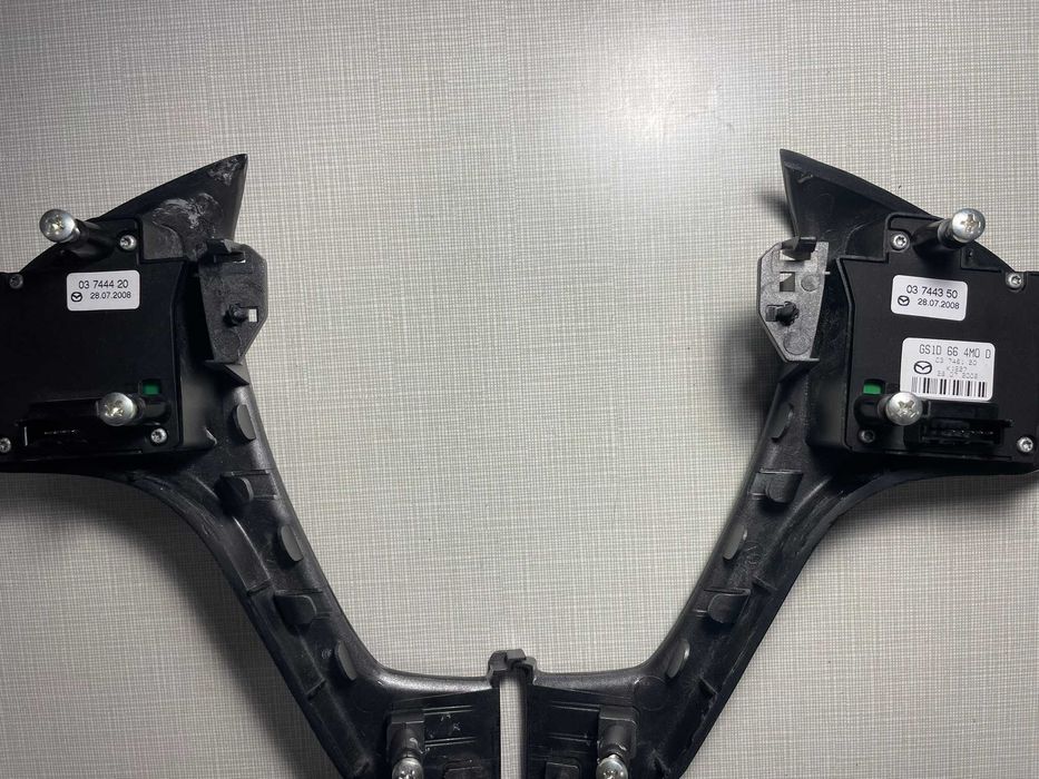 Кнопки руля карбон Mazda 6 2006-2012 GH GS1D664M0D (под заказ)