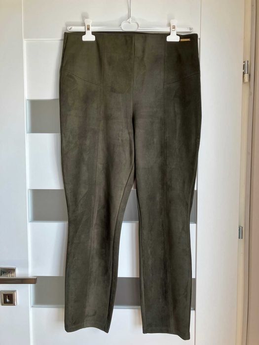Nowe ciemnozielone spodnie getry Andrew Marc New York jak zamsz