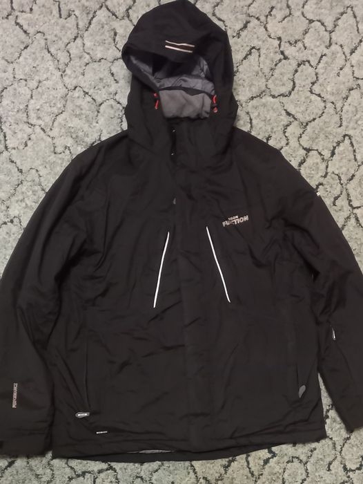 Продам лыжную куртку BISON