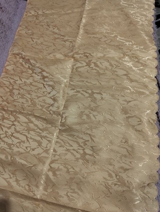 Продам дві штори висота 2, 5 см ширина каждой 70см.