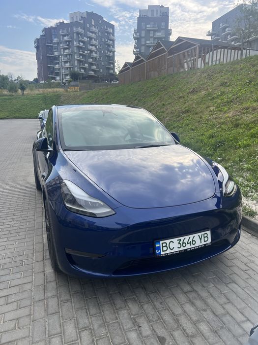 Продаж Tesla model y 2024