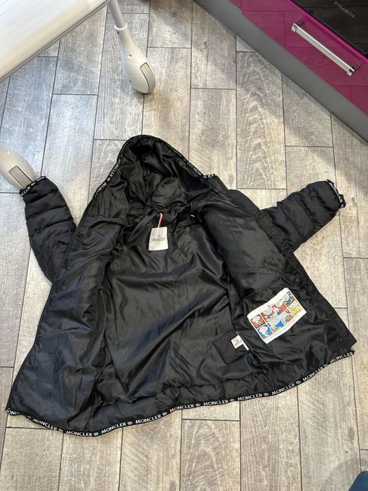 Пуховик , куртка Moncler