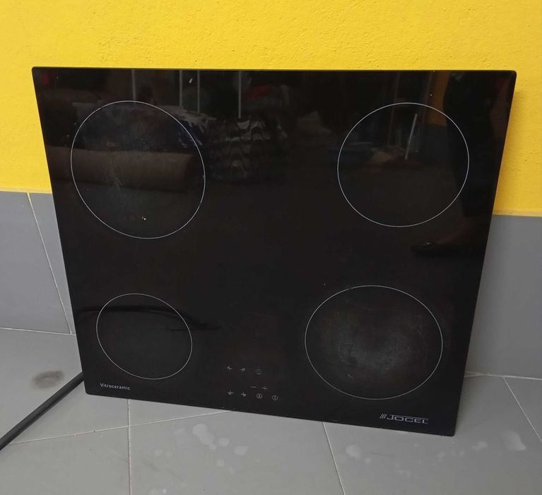 Placa de vitrocerâmica Jocel em bom estado