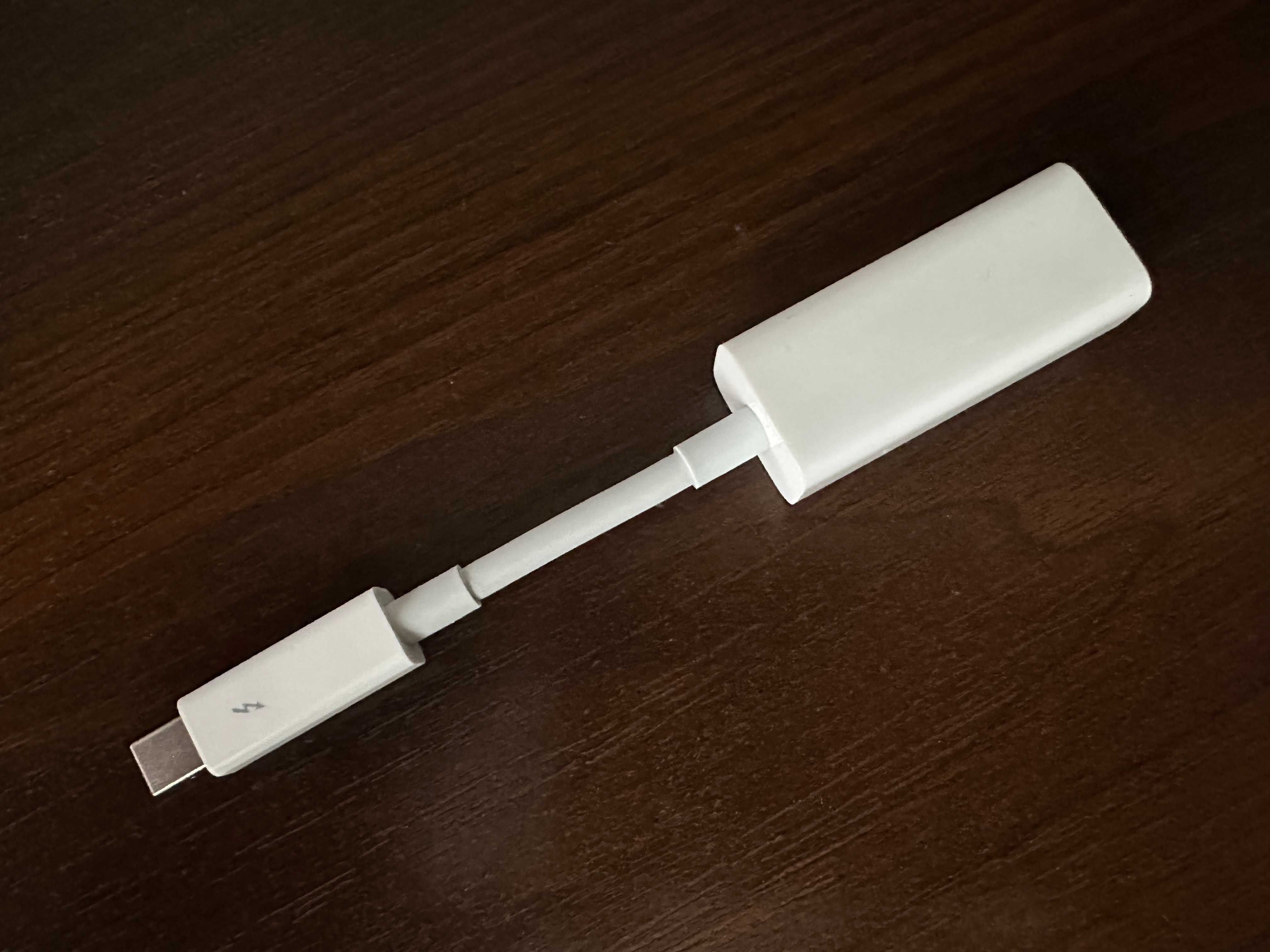Адаптер Apple Thunderbolt to Gigabit Ethernet MD463