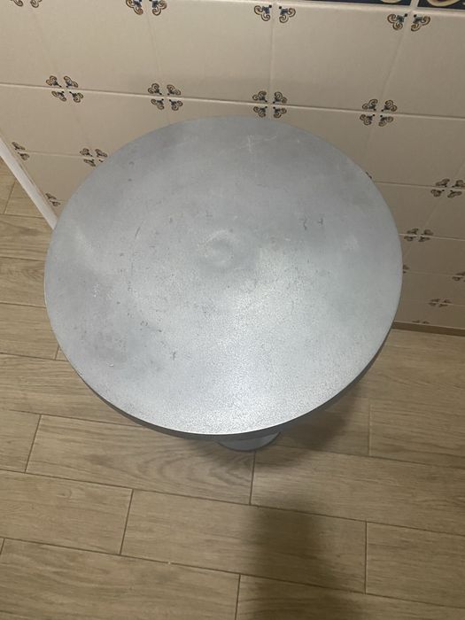 Mesa redonda em aluminio