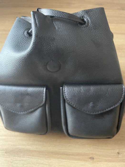 Mala/ Mochila preta com flores