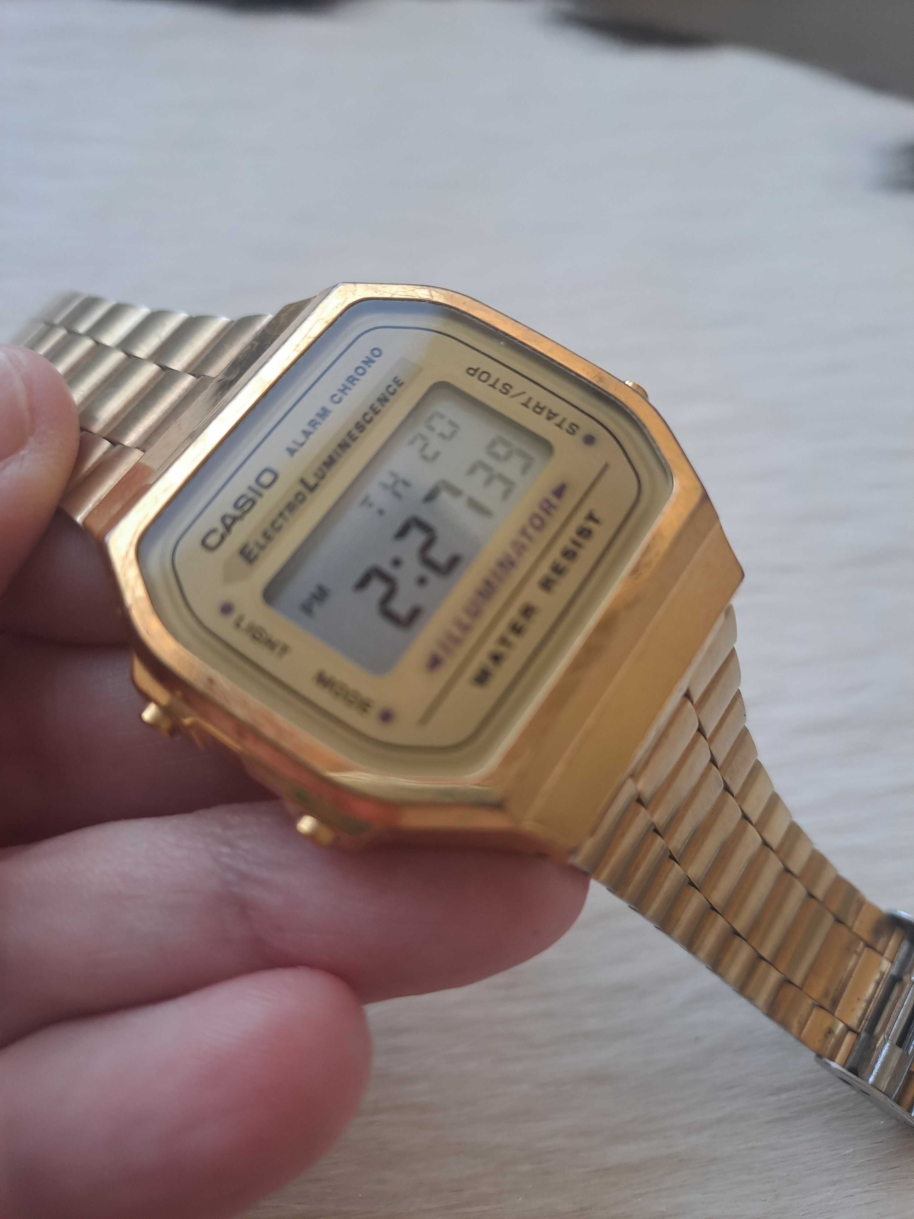 Relógio digital dourado - Cassio