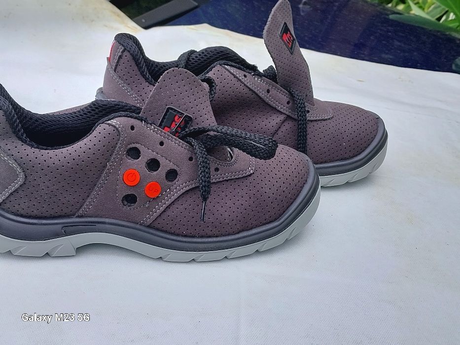 Buty robocze rozm 42 francuskie wzmacniane noski wytrzymałe i solidne