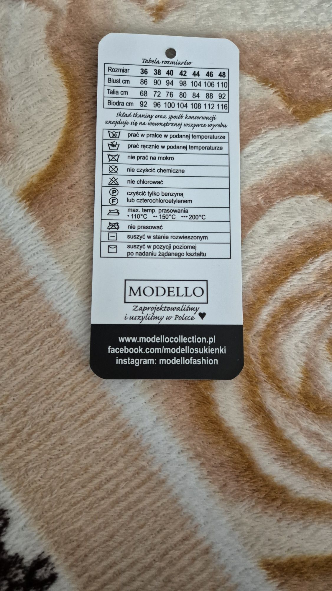 Garnitur damski o rozmiarze 42/XL w kolorze beżowym