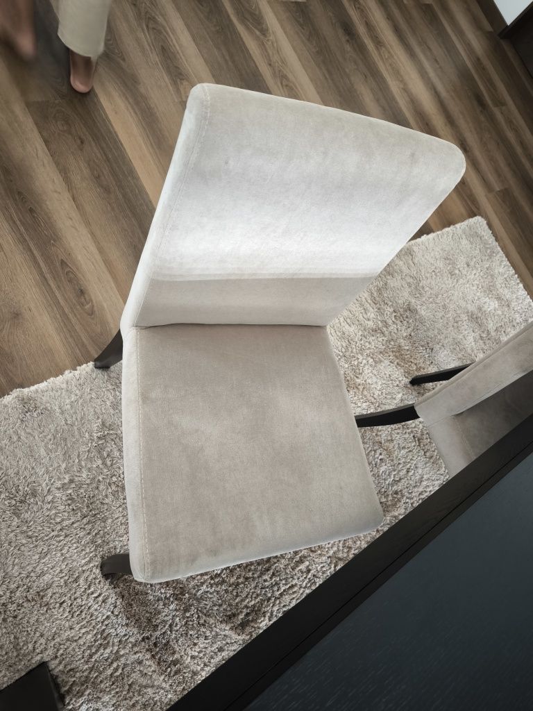 Vendo mesa extensível cadeiras e aparador