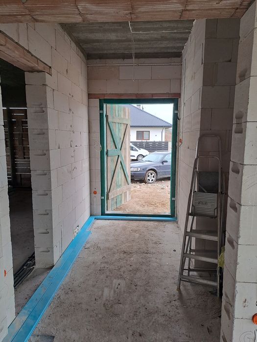 Usługi elektryczne – KinMar Construction | Profesjonalny elektryk
