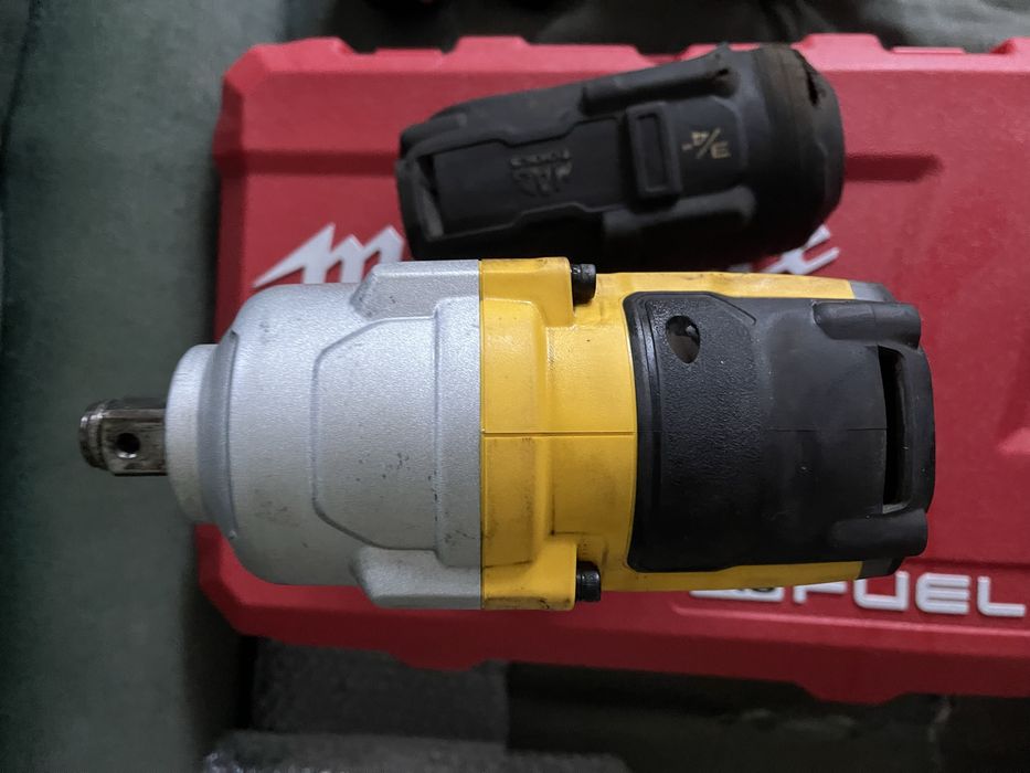 Надпотужний акумуляторний гайковерт Dewalt dcf964