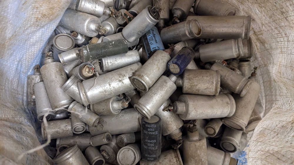 Конденсатори Єлектроліти