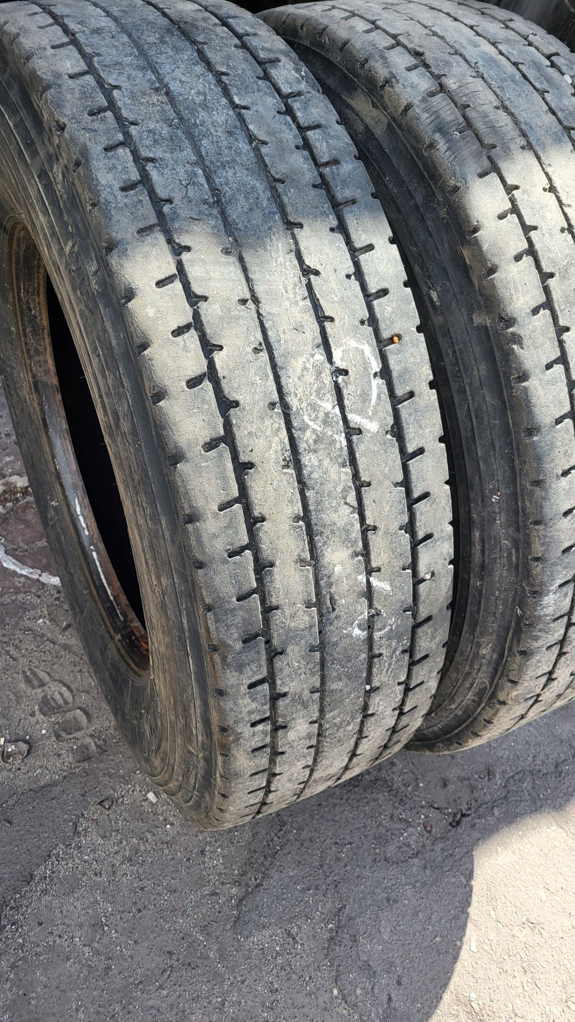 Продам шины б/у 295/80R22.5