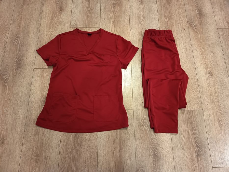 Nowy bordowy mundurek medyczny rozmiar M