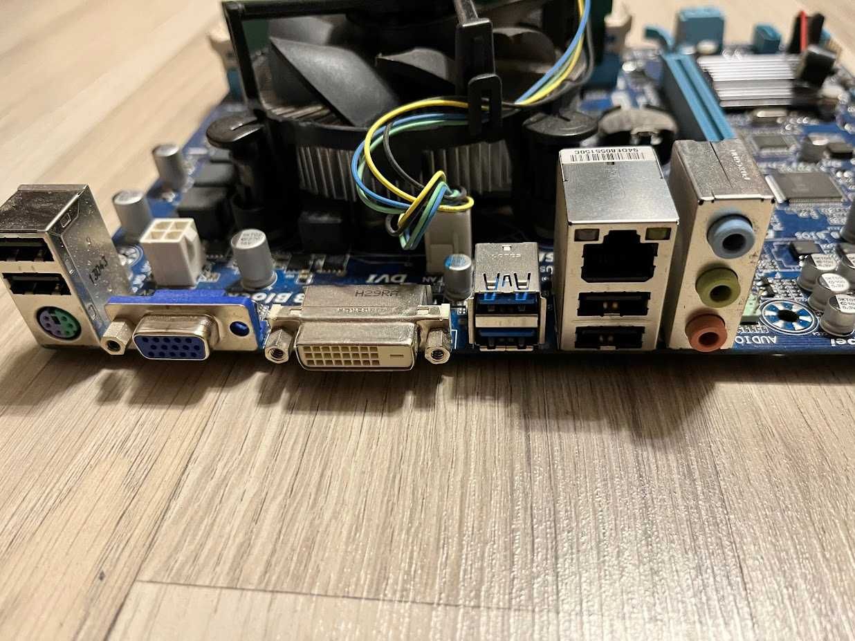 Płyta GA-H61M-USB3V + INTEL Pentium CPU G2020 2,9 GHz + 4GB RAM