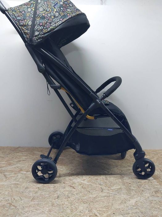 Chicco Glee Kompaktowy Wózek Spacerowy Do 22 Kg - Playful Black