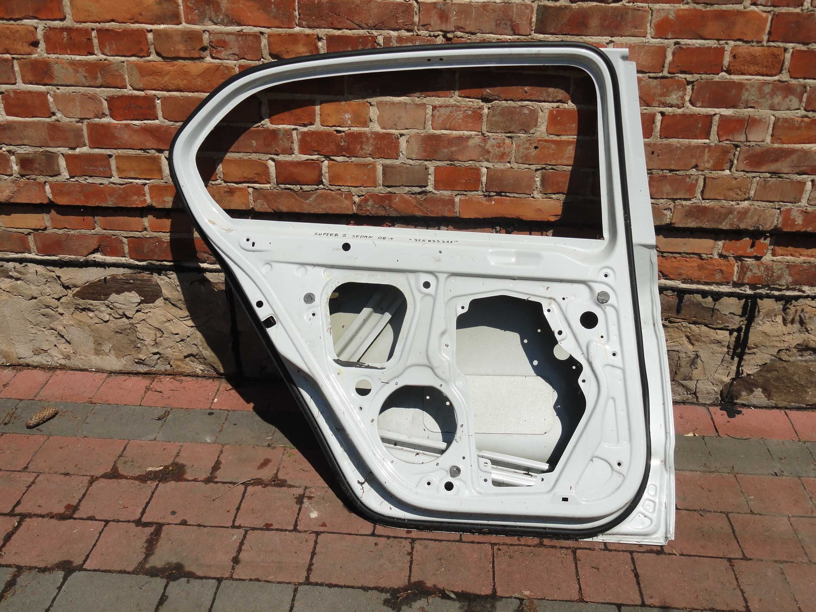 Skoda Superb 2 Sedan Drzwi tył lewe 08-15