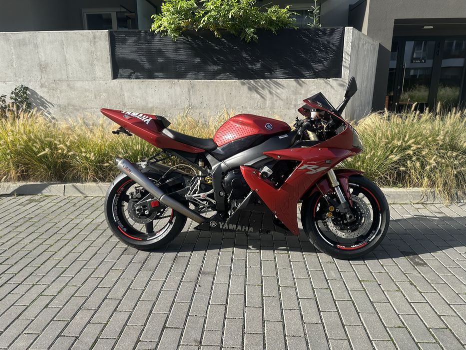 Yamaha R1 RN09 Garażowany