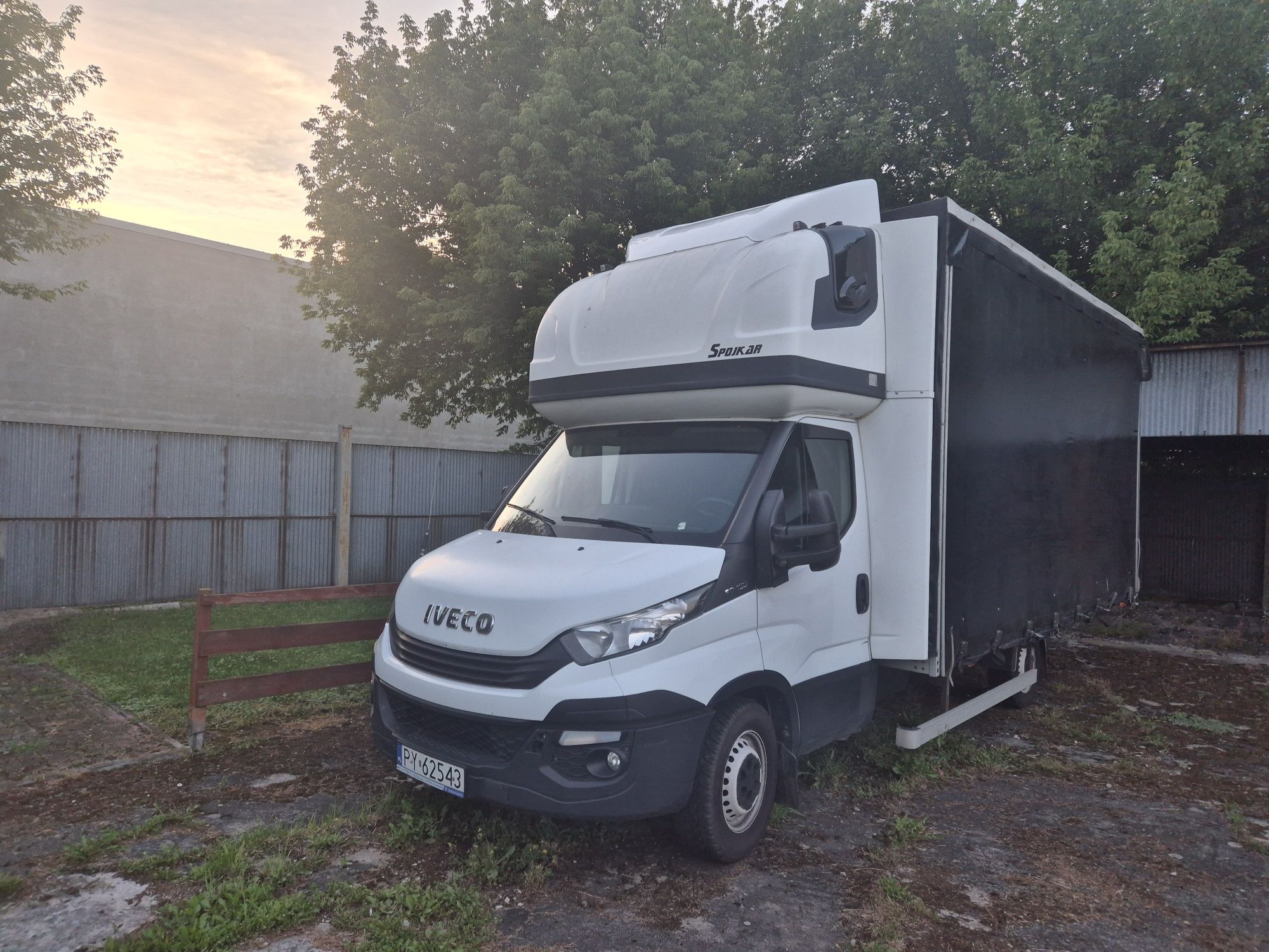 Iveco w super stanie technicznym 
Super stan. Salon