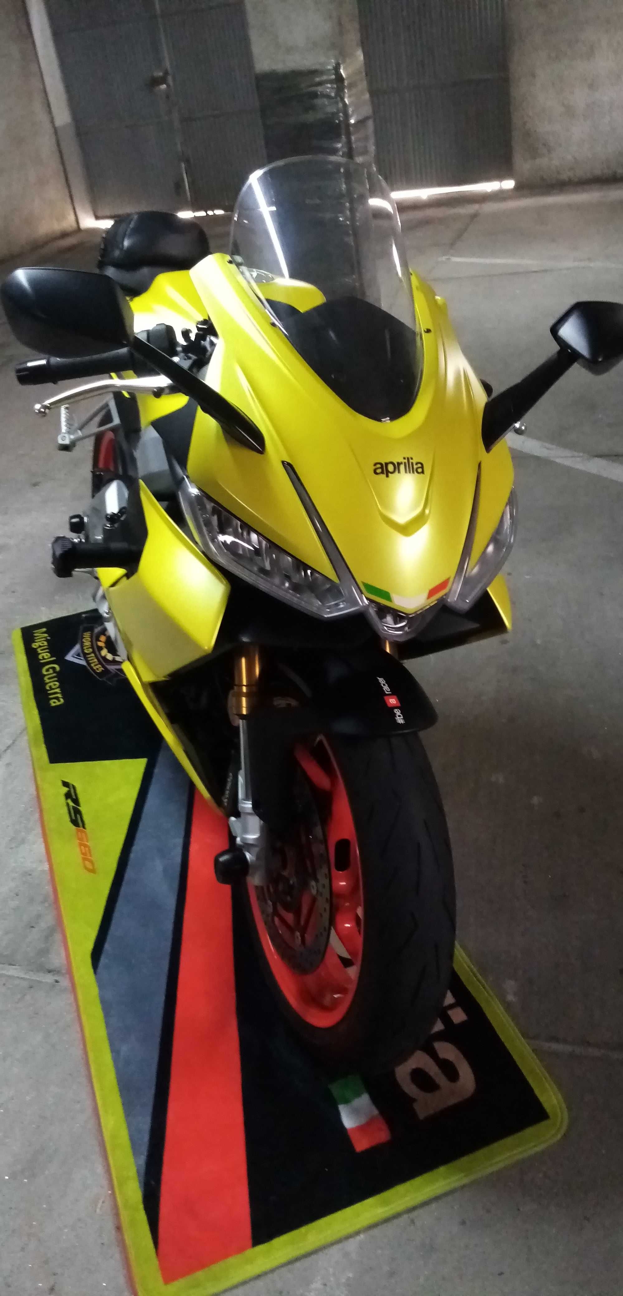 Aprilia RS660 de 2022 com 7000Kms como nova