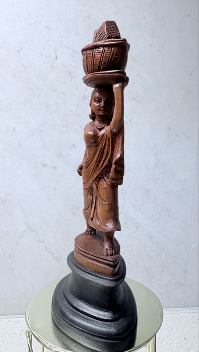 Magnífica pequena antiga escultura do Sec. XIX em madeira esculpida