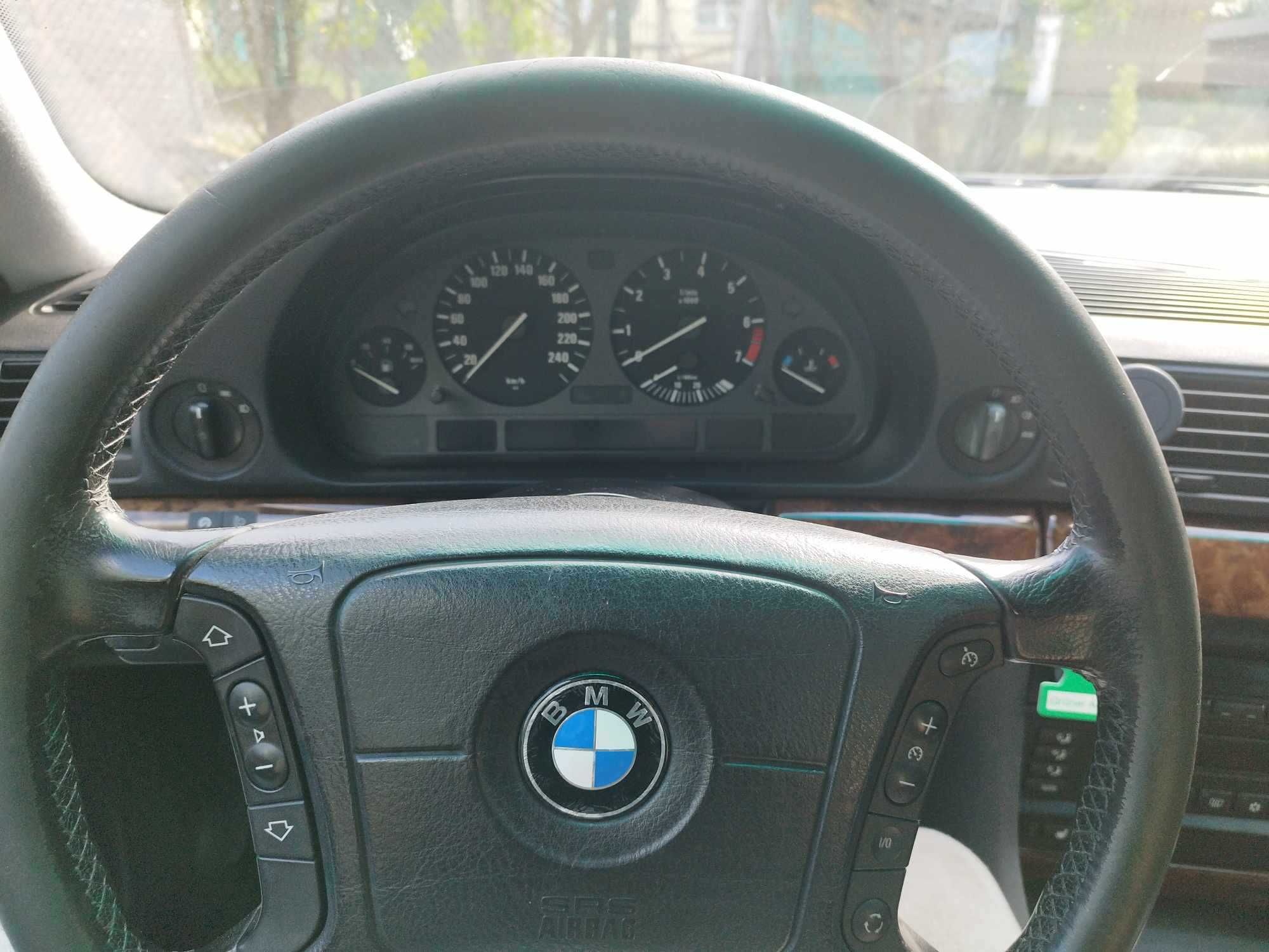 Sprzedam BMW E38 728i LPG
