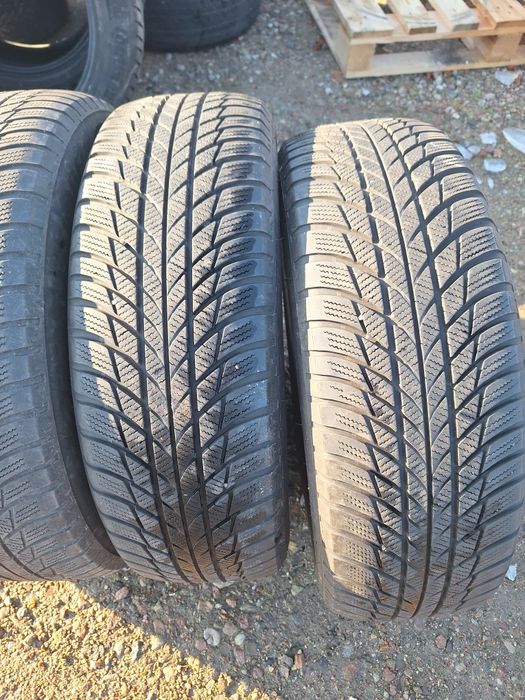 Opony zimowe Bridgestone Blizzak LM 001  215 65r17