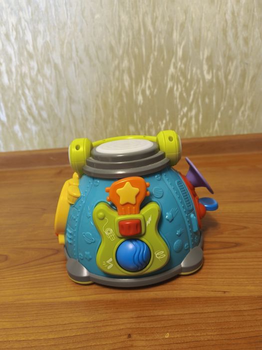 Музичний, ігровий з караоке ( барабан, гітара, саксофон)розвиваю