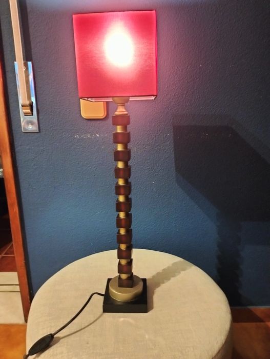 Candeeiro de mesa com abaloir vintage.