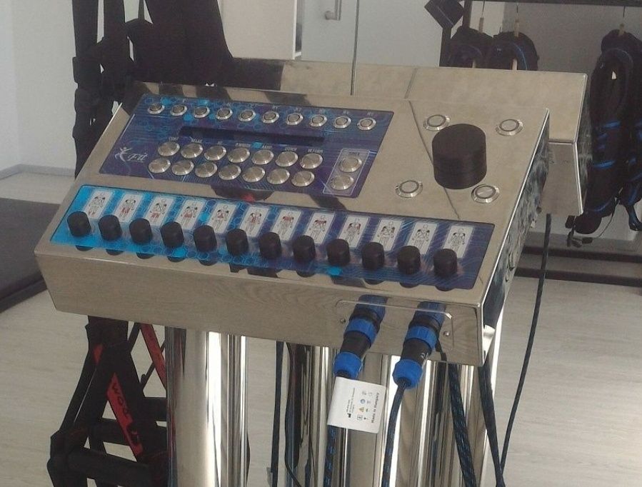 VENDE-SE À MELHOR OFERTA ACIMA de 1500€ Máquina de Electro-estimulação