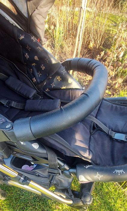 Sprzedam tanio wozek 3 w1 czarno zloty .