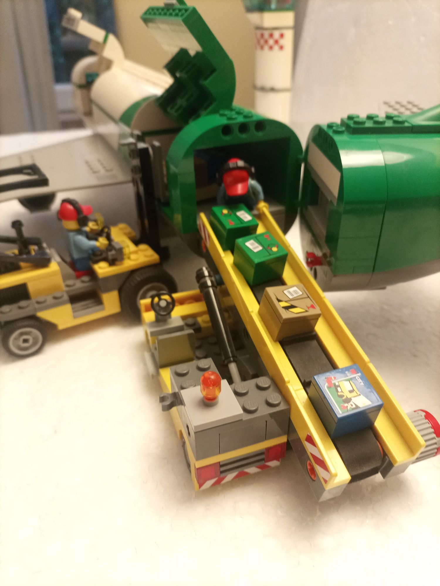 Klocki LEGO 60022 terminal cargo samolot lotnisko