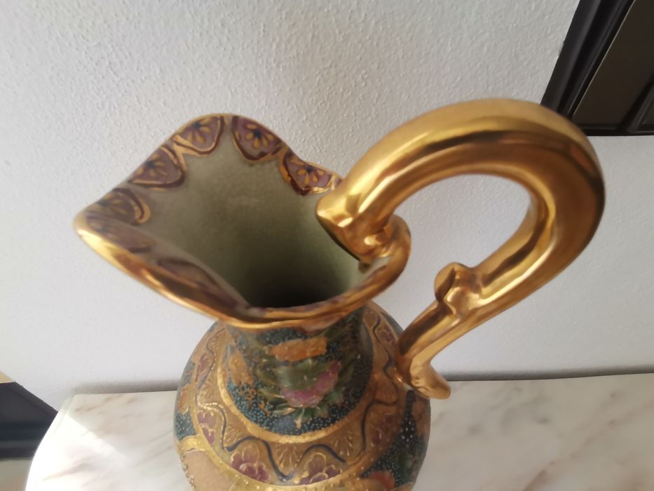 Jarro com pinturas de decoração chinesa