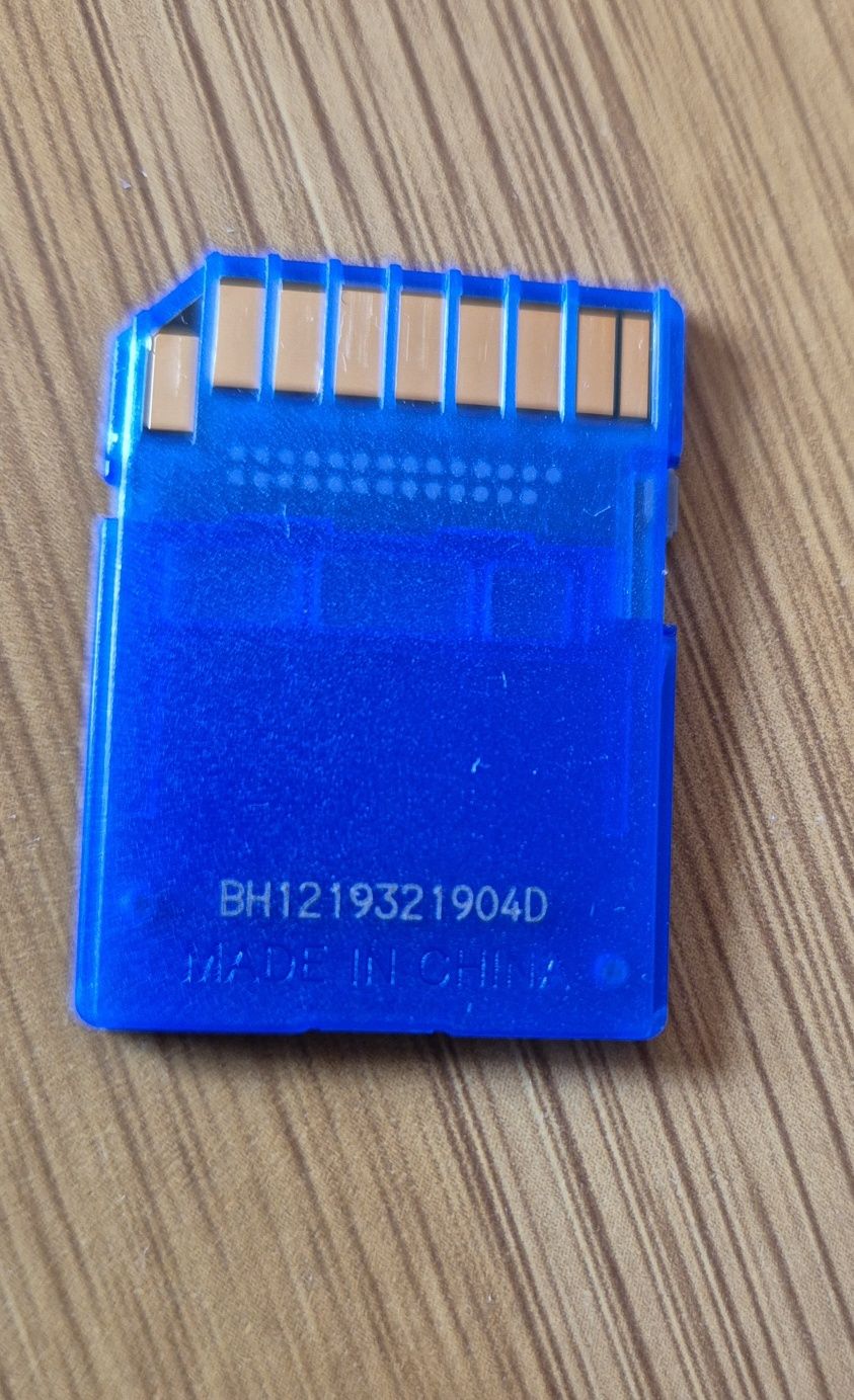 karta pamięci SanDisk SDHC o pojemności 4 GB