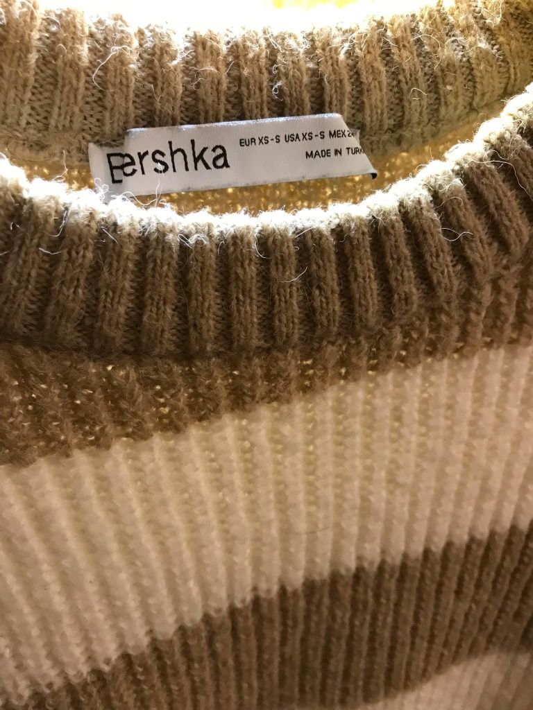 Malha Bershka às riscas