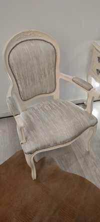 Cadeira de estilo antigo