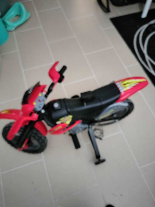 Moto elétrica de criança Feber