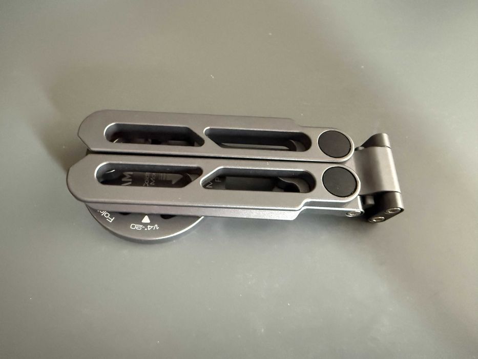 CAMOLO GEEK Składany statyw magnetyczny Magsafe do iPhone
