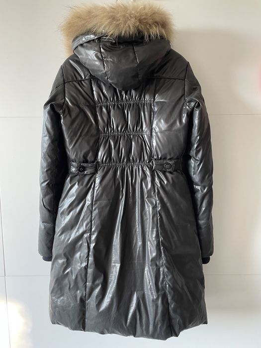 Kispo de penas com pelo no carapuço