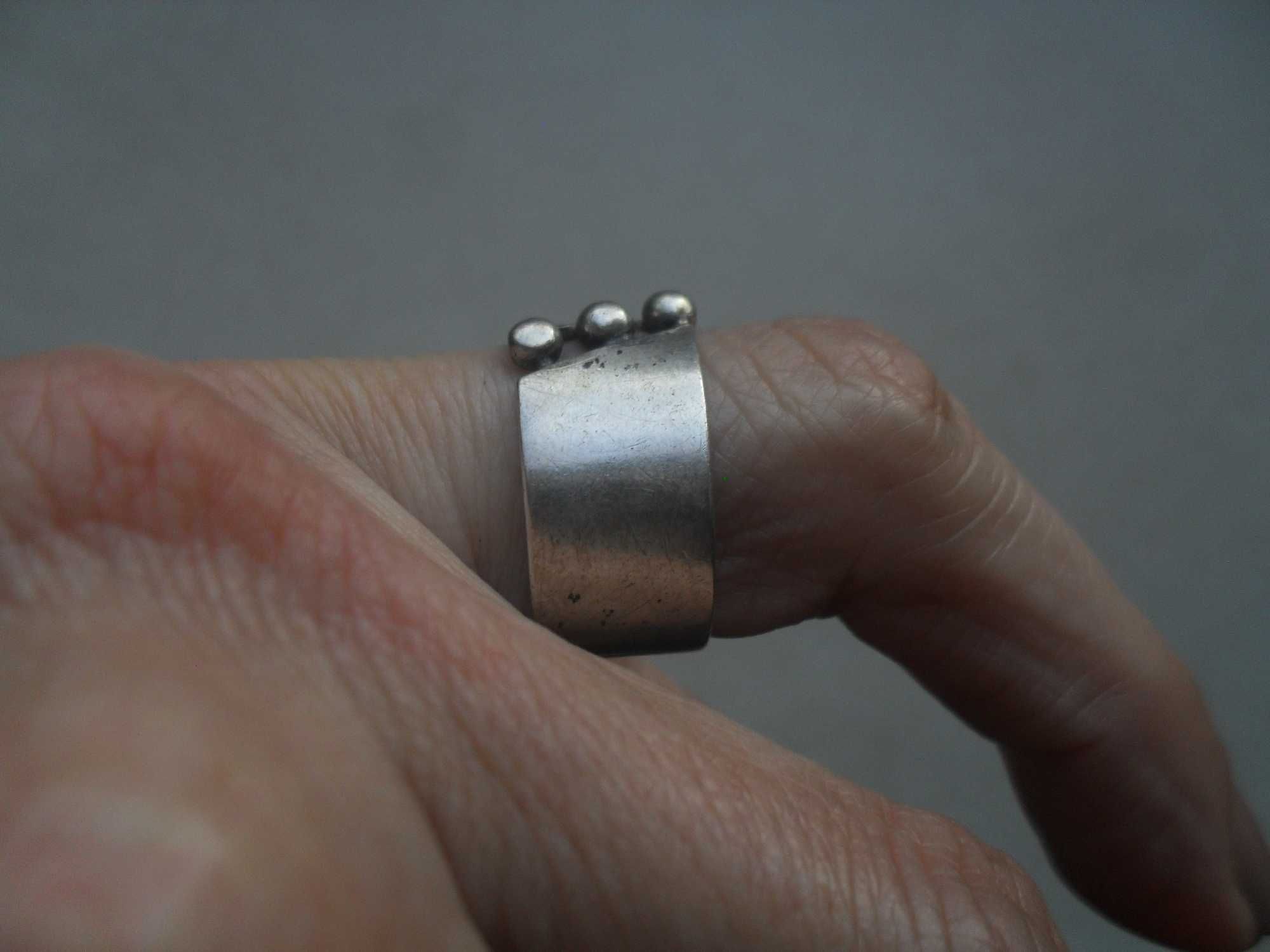 Rytosztuka - srebrny pierścionek - 3 kulki Cena ost