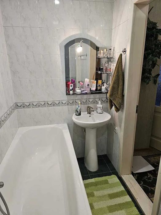 Продам просторную 2-к квартиру Донецкое шоссе Левобережный Караван