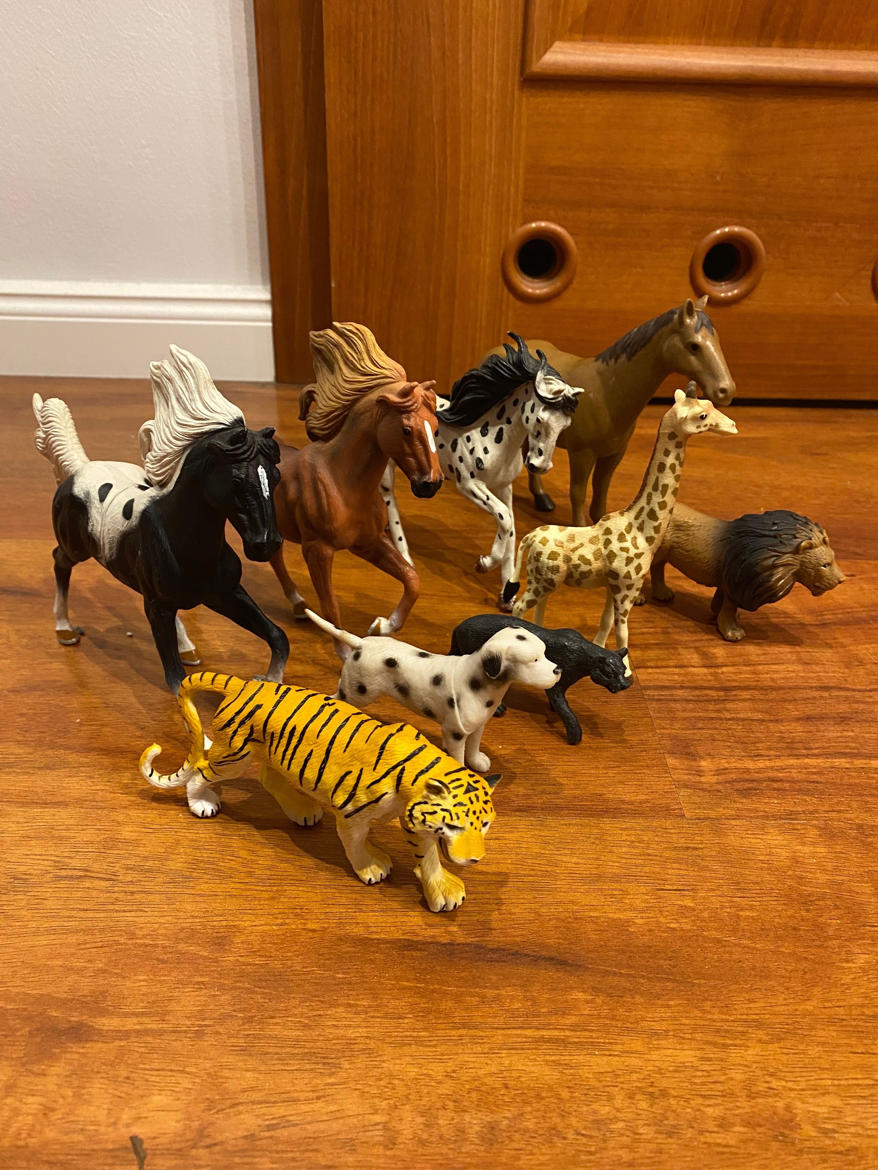 Figurki koni i zwierząt