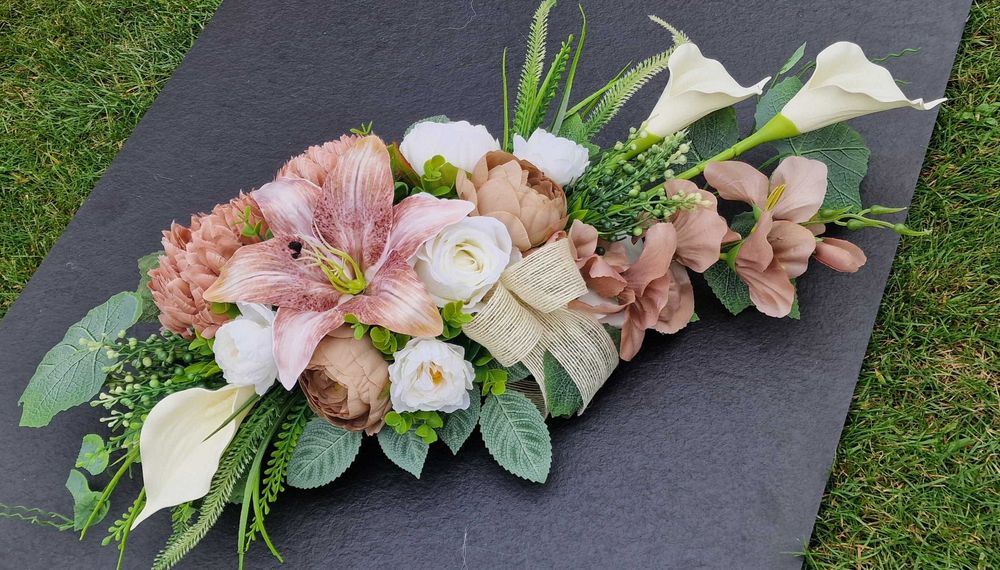 Kompozycja kwiatowa na grób cmentarz stroik ikebana Z351