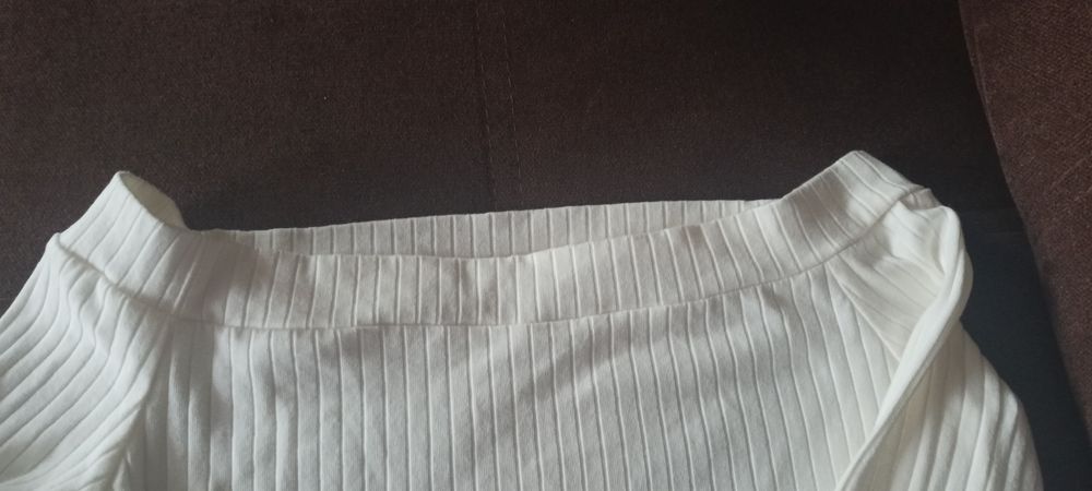 Krótka bluzka z ugim rękawem rozmiar M/L