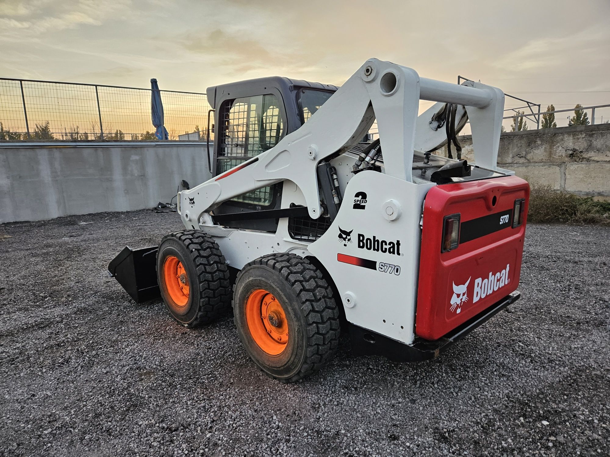 Продам міні навантажувач Bobcat S770