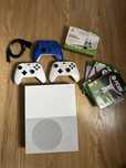 Xbox One S + 3 pady + gra ea 25